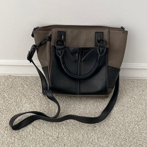 Crossbody handbag